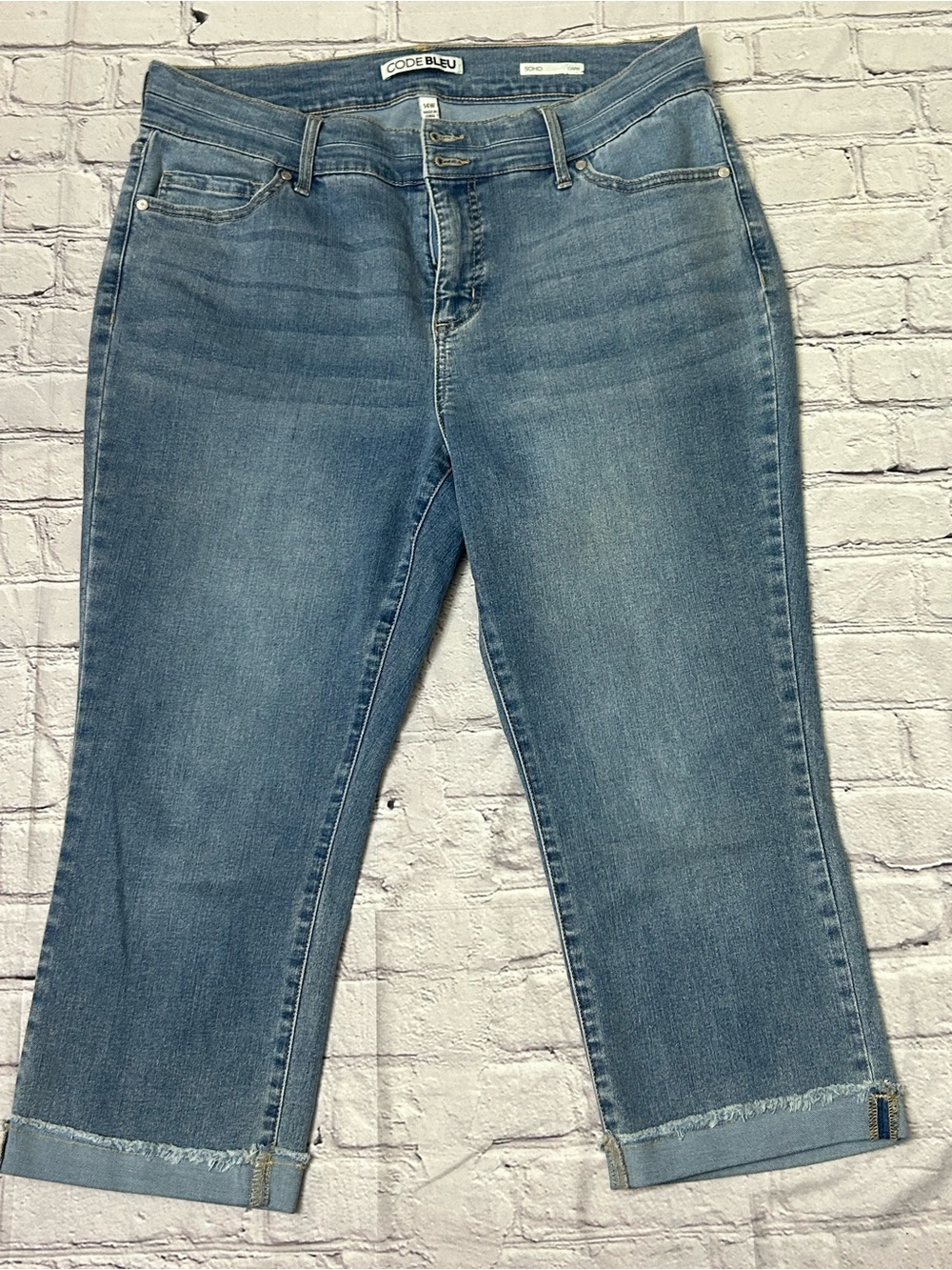 Code Bleu Mid-Rise Cropped Jeans in Light Blue Wash